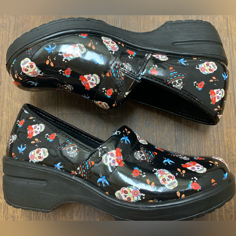 Easy Street Easy Works Laurie Day Of The Death Work Or Nurse Clogs Sugar Skulls - Picture 6 of 14